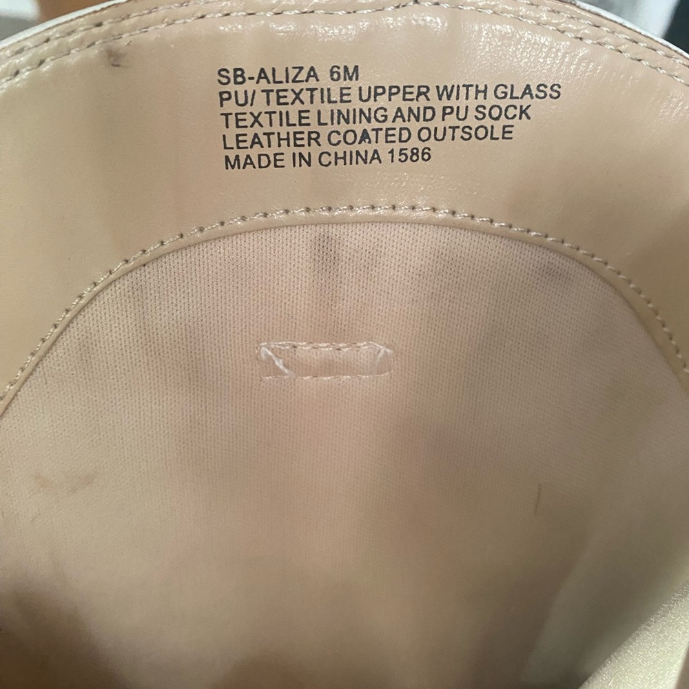 Chic White Embroidered Heeled Boots - Picture 4 of 4